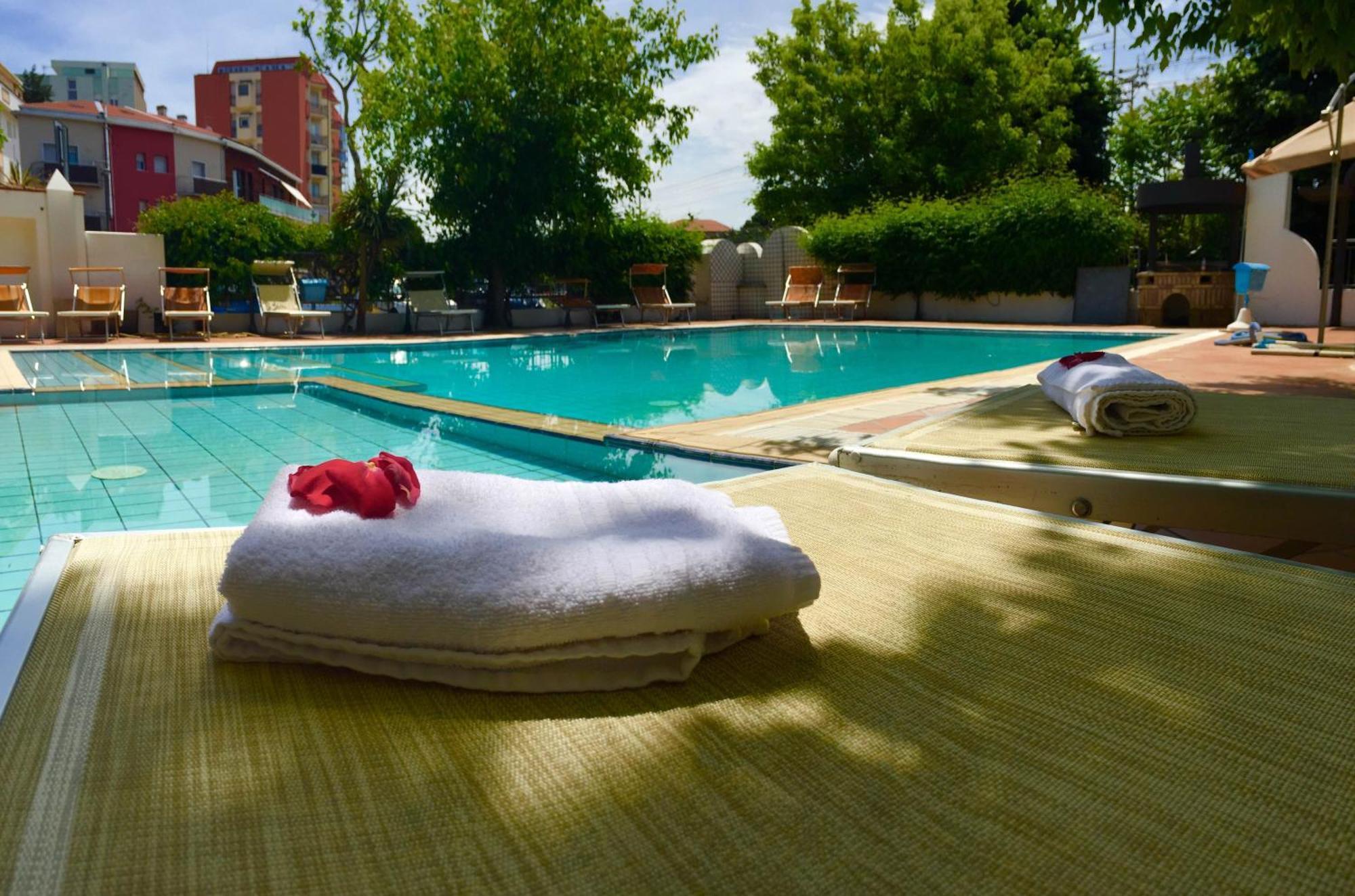 Hotel Mehari Riccione Kültér fotó