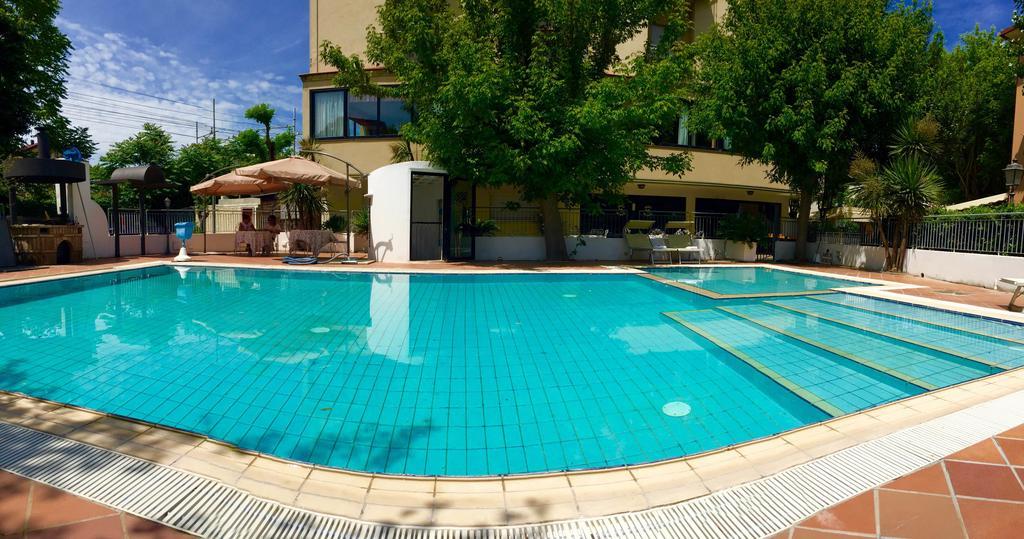 Hotel Mehari Riccione Kültér fotó