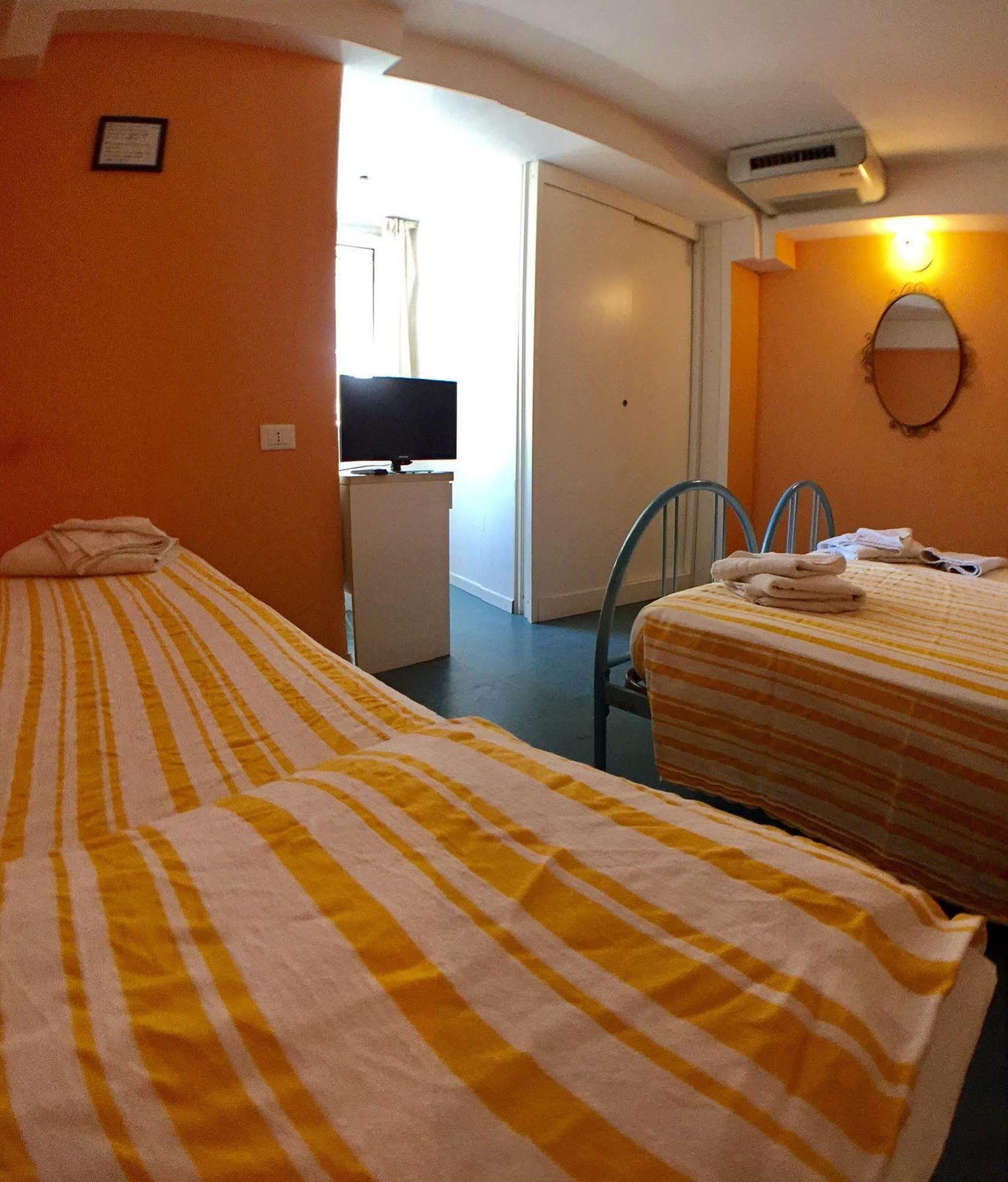 Hotel Mehari Riccione Kültér fotó