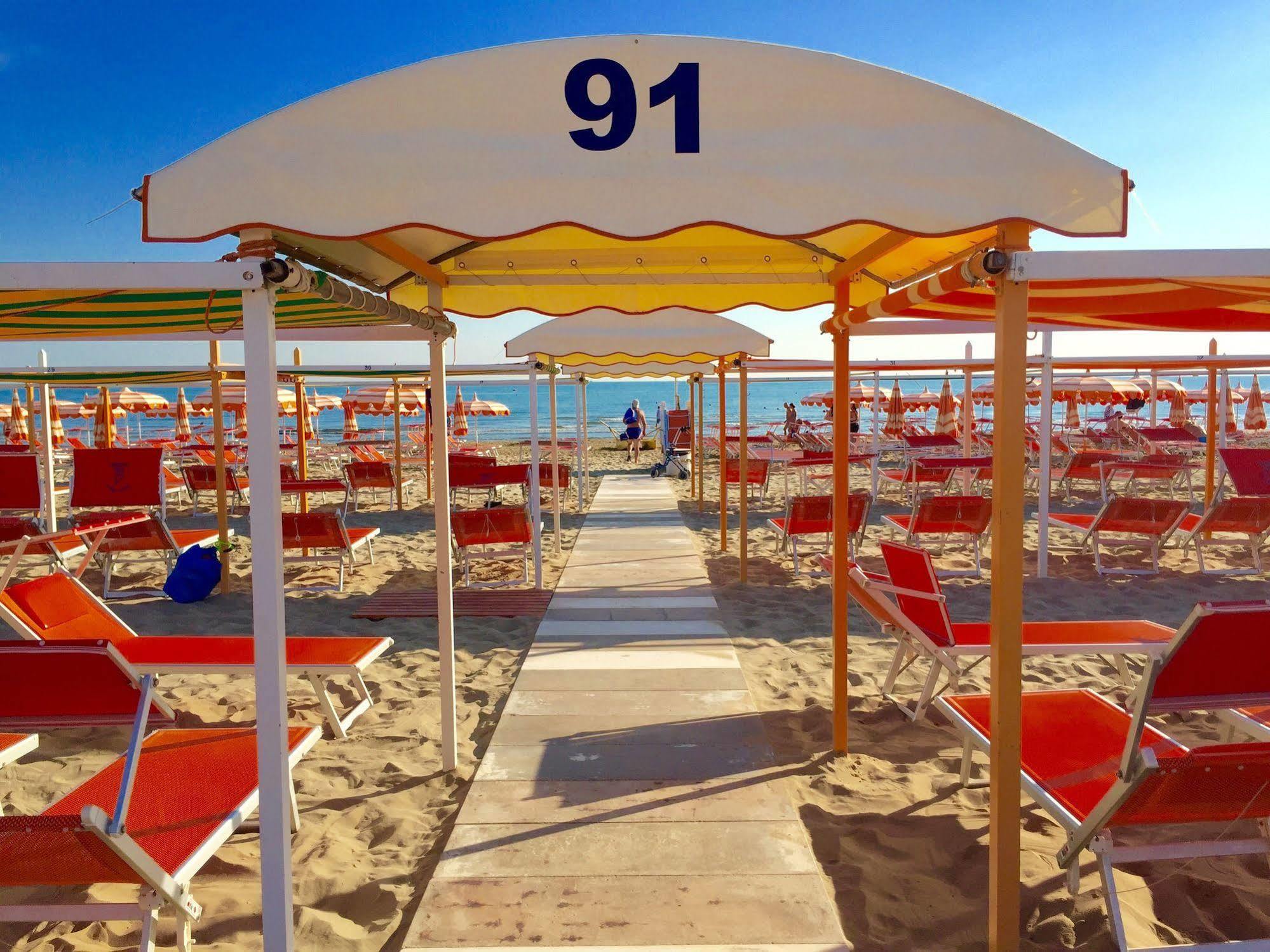 Hotel Mehari Riccione Kültér fotó