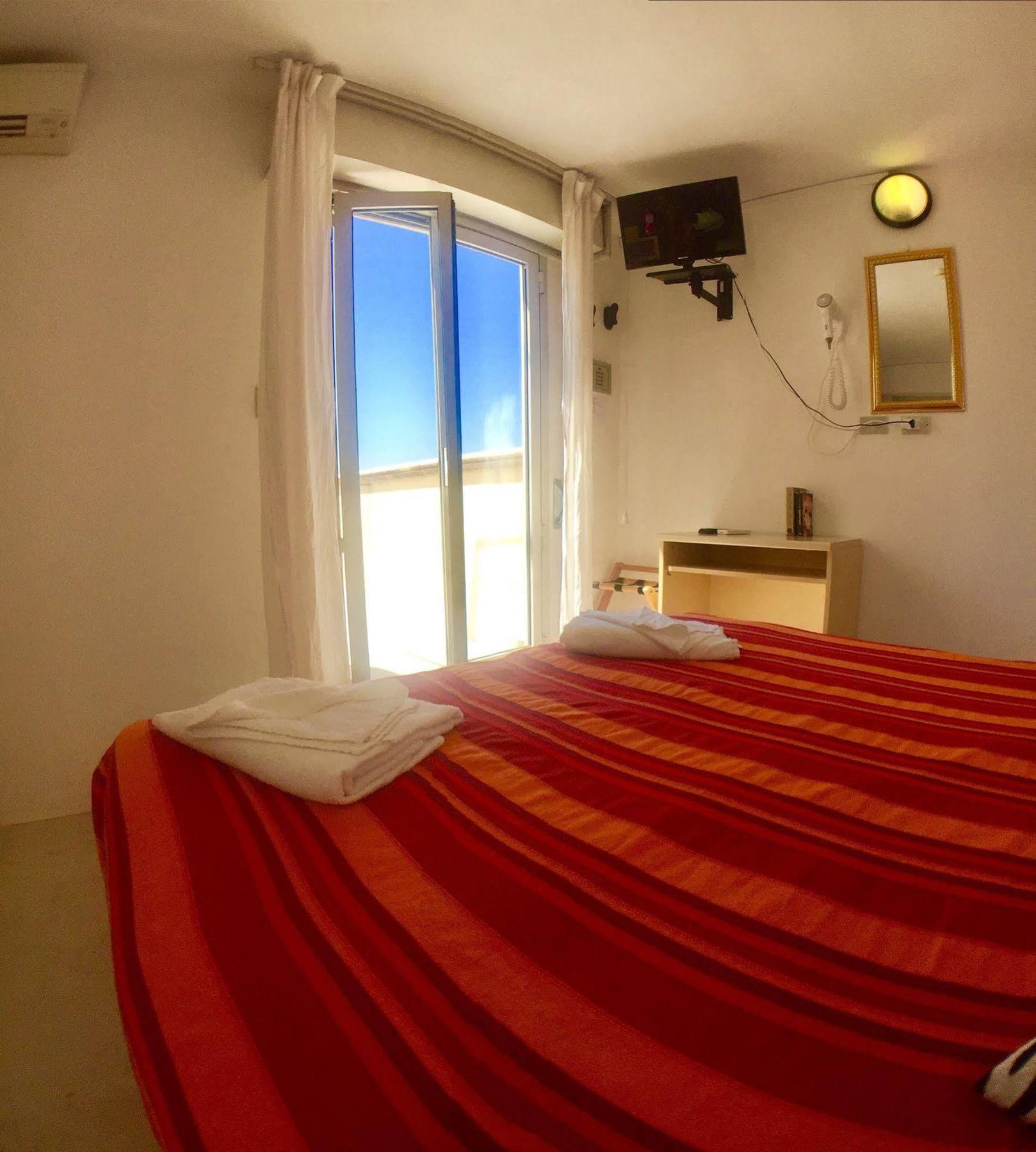 Hotel Mehari Riccione Kültér fotó