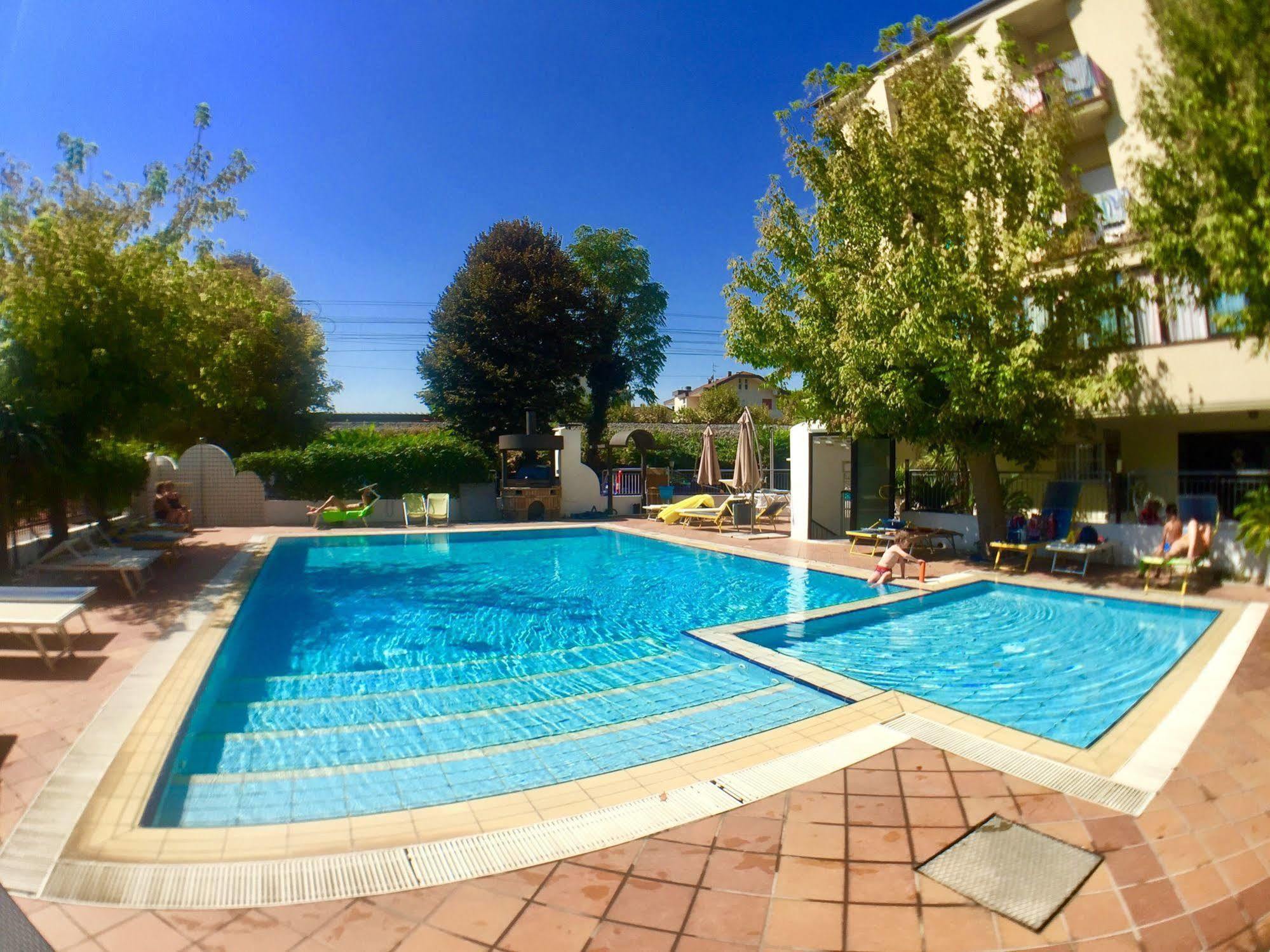 Hotel Mehari Riccione Kültér fotó