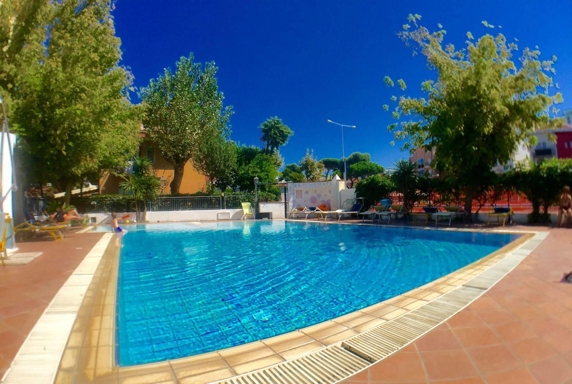 Hotel Mehari Riccione Kültér fotó
