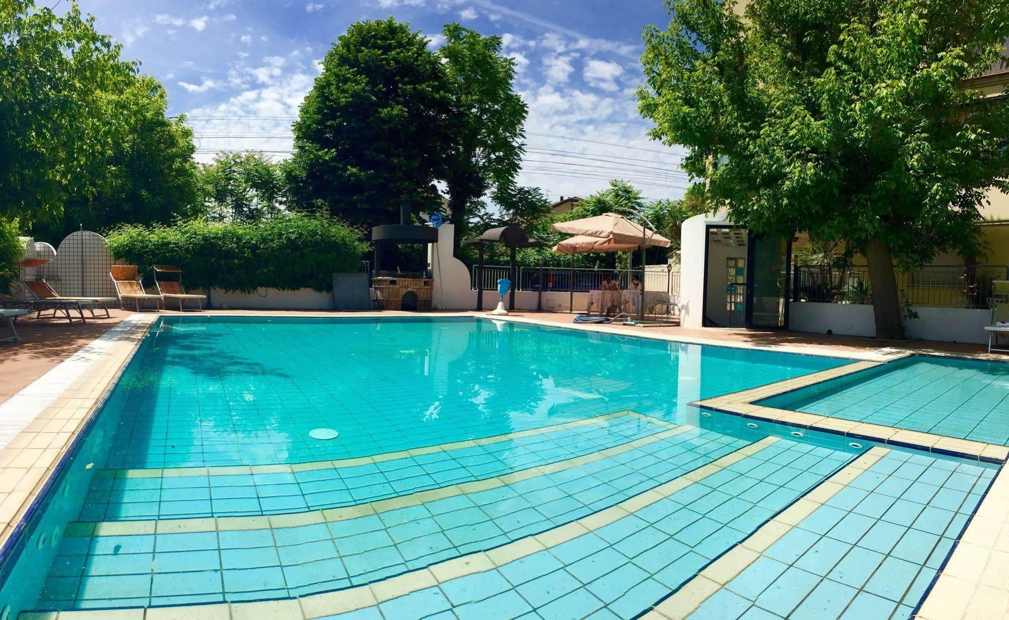 Hotel Mehari Riccione Kültér fotó